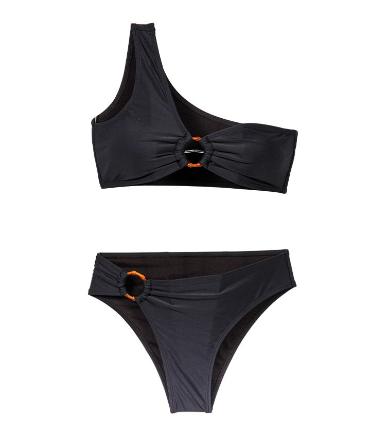 Bikini asymétrique couleur unie avec accessoires ronds